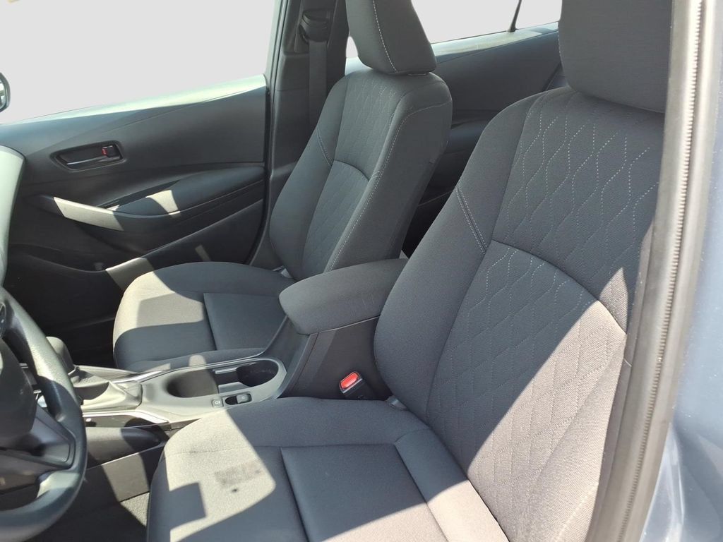 Used 2025 Toyota Corolla LE FWD image 16
