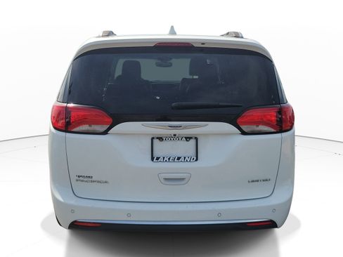 Used 2020 Chrysler Pacifica Limited FWD image 7