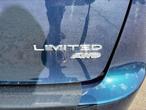 Used 2023 Chrysler Pacifica Limited w/ Uconnect Theater Family Group AWD/4WD image 24