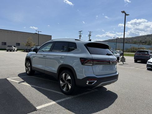 New 2026 Volkswagen Taos SE AWD/4WD image 5