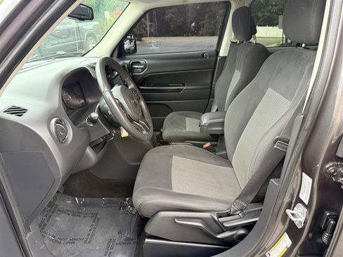 Used 2016 Jeep Patriot Latitude FWD image 20
