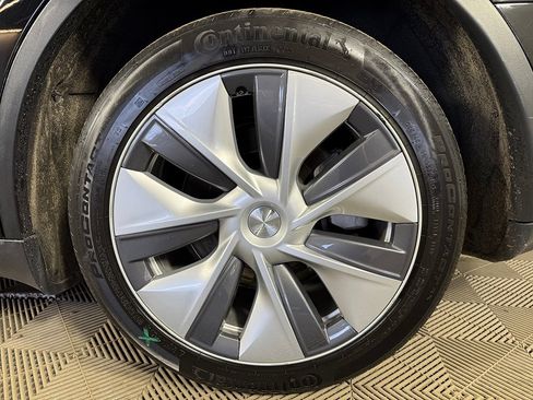 Used 2023 Tesla Model Y Long Range AWD/4WD image 18