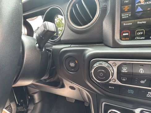 Used 2023 Jeep Wrangler Unlimited Rubicon 4xe w/ Cold Weather Group AWD/4WD image 29