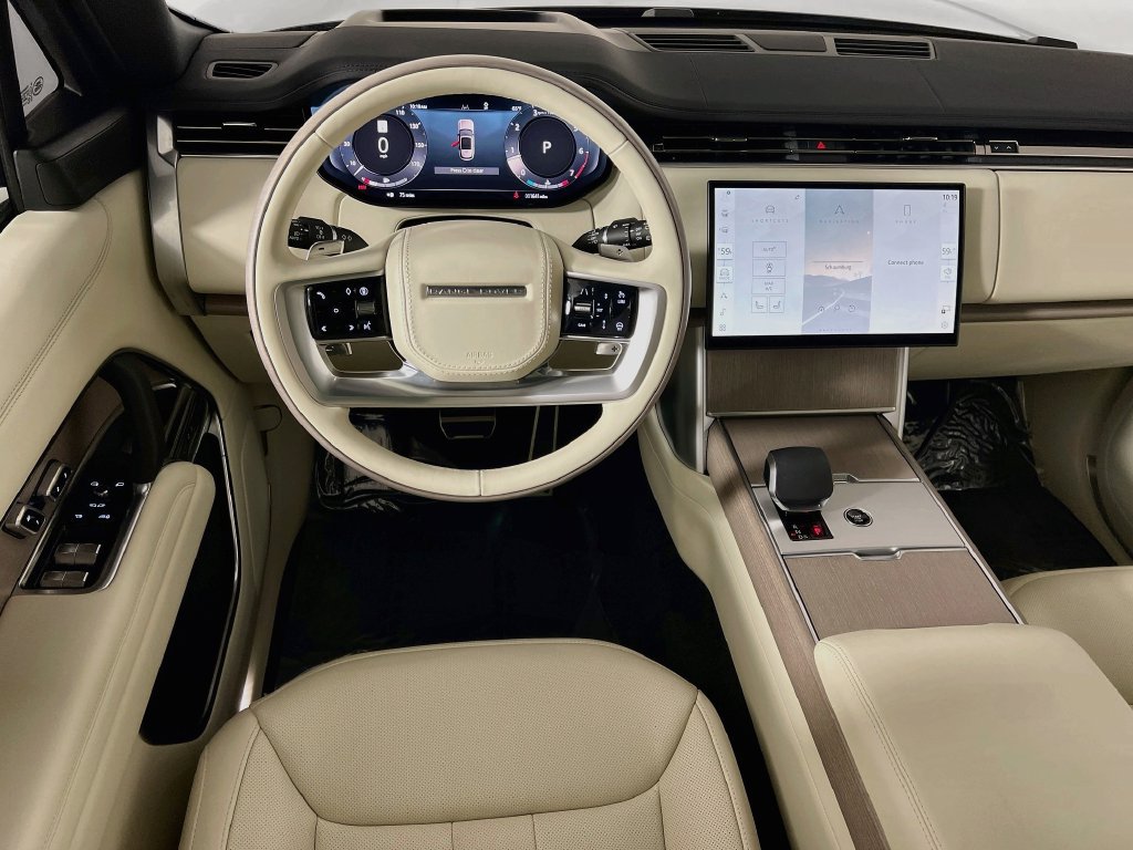 Used 2025 Land Rover Range Rover Long Wheelbase SE AWD/4WD image 24