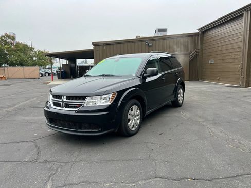 Used 2019 Dodge Journey SE image 3
