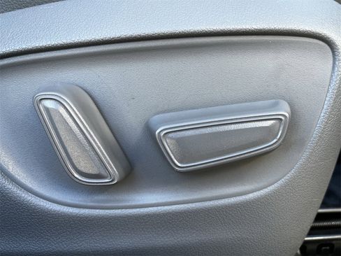 Used 2024 Toyota Highlander Limited image 26