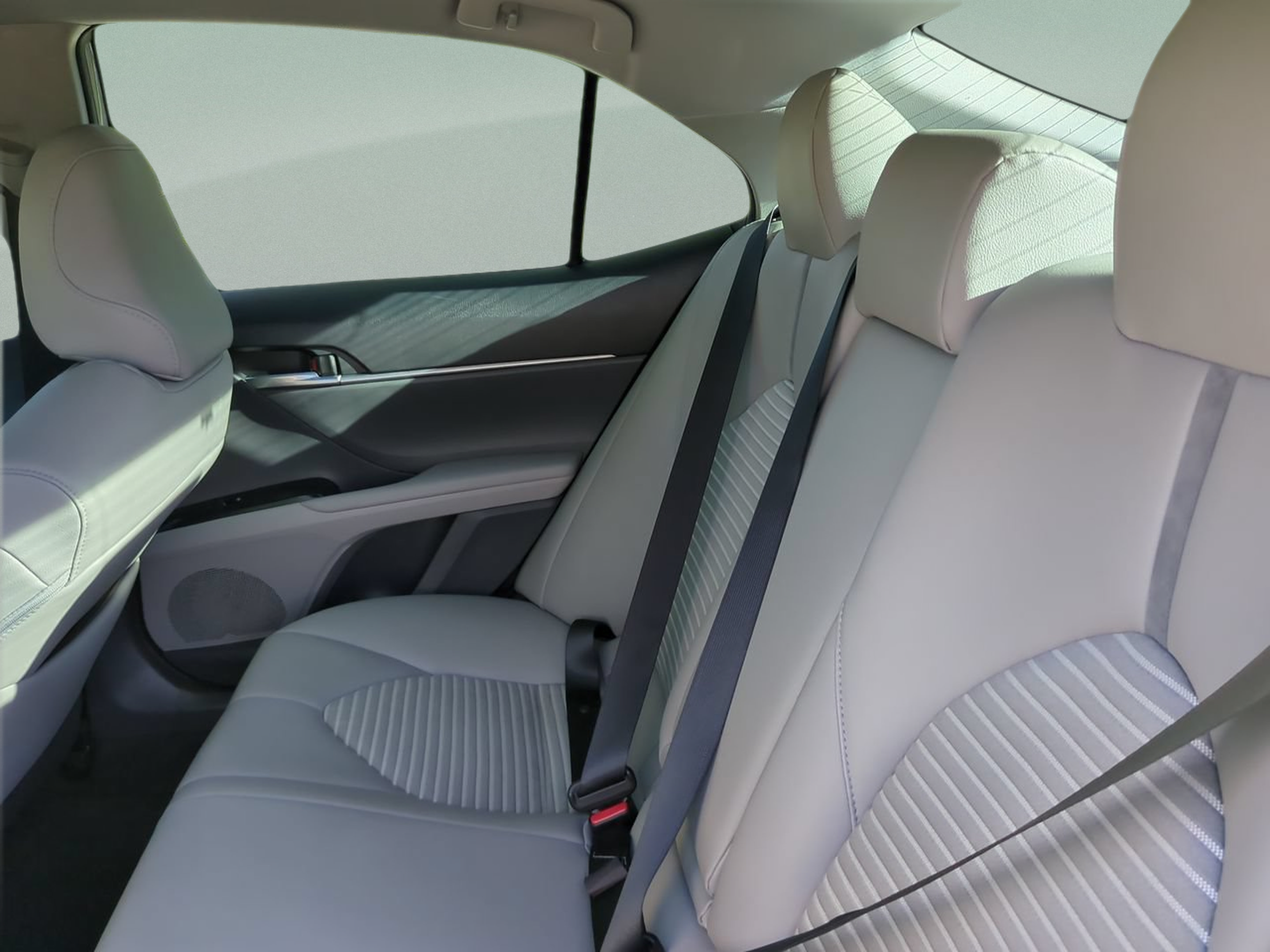 Used 2018 Toyota Camry SE w/ Convenience Package FWD image 18