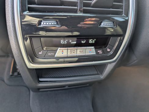 Used 2024 BMW X6 xDrive40i w/ Premium Package image 17