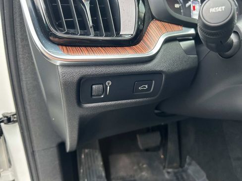 Used 2022 Volvo S60 B5 Inscription image 21