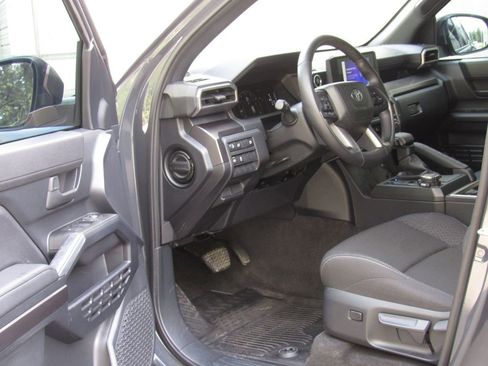 Used 2025 Toyota 4Runner SR5 AWD/4WD image 9