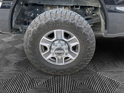 Used 2024 Ford F350 Lariat w/ FX4 Off-Road Package image 19