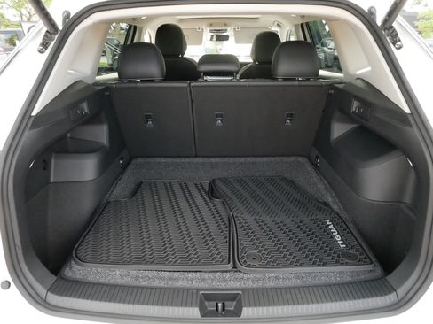 Certified 2025 Volkswagen Tiguan SE w/ Panoramic Sunroof Package AWD/4WD image 18
