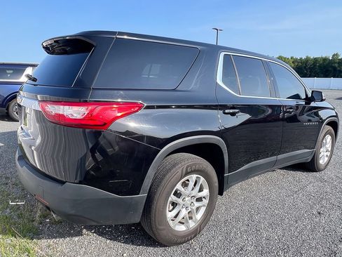 Used 2021 Chevrolet Traverse LS FWD image 3