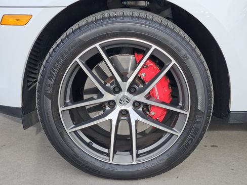 Certified 2025 Porsche Macan S image 14