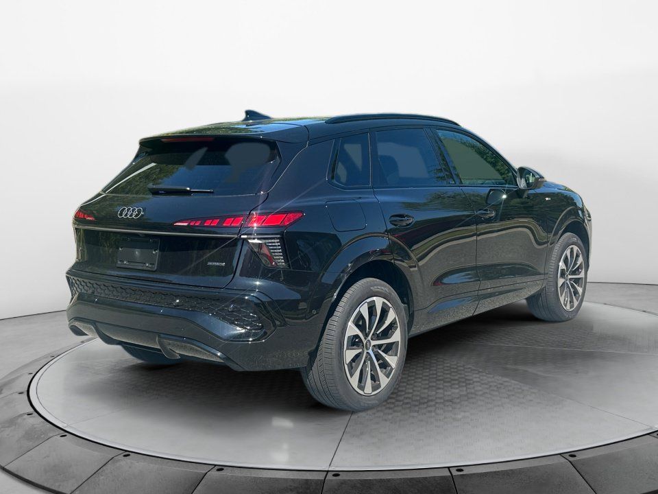 Certified 2026 Audi Q3 quattro 2.0T w/ Driver Assistance Package AWD/4WD image 7