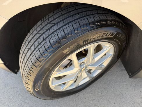 Used 2023 Chevrolet Equinox LS w/ LS Convenience Package FWD image 9