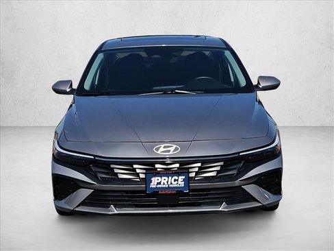 Used 2025 Hyundai Elantra SEL FWD image 2