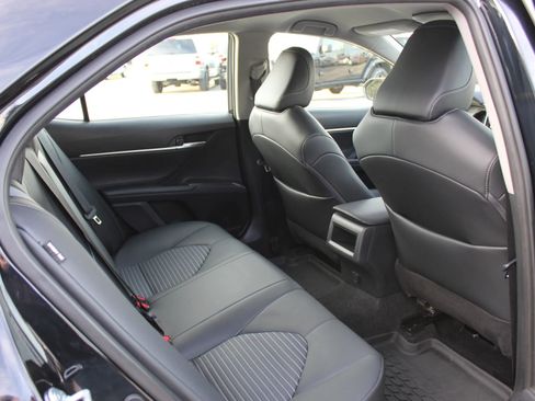 Used 2023 Toyota Camry SE image 23