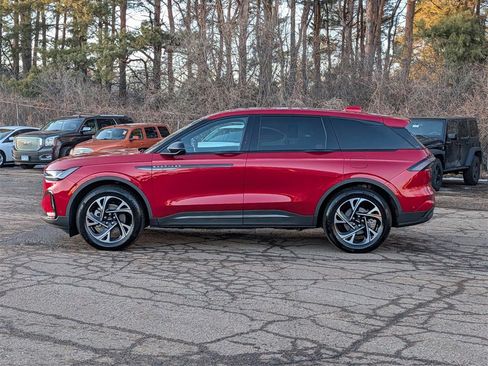 Used 2024 Lincoln Nautilus Premier w/ Equipment Group 102A image 5