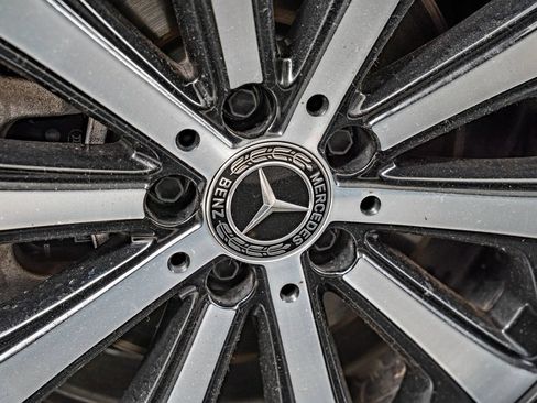 Used 2023 Mercedes-Benz GLB 250 4MATIC image 11