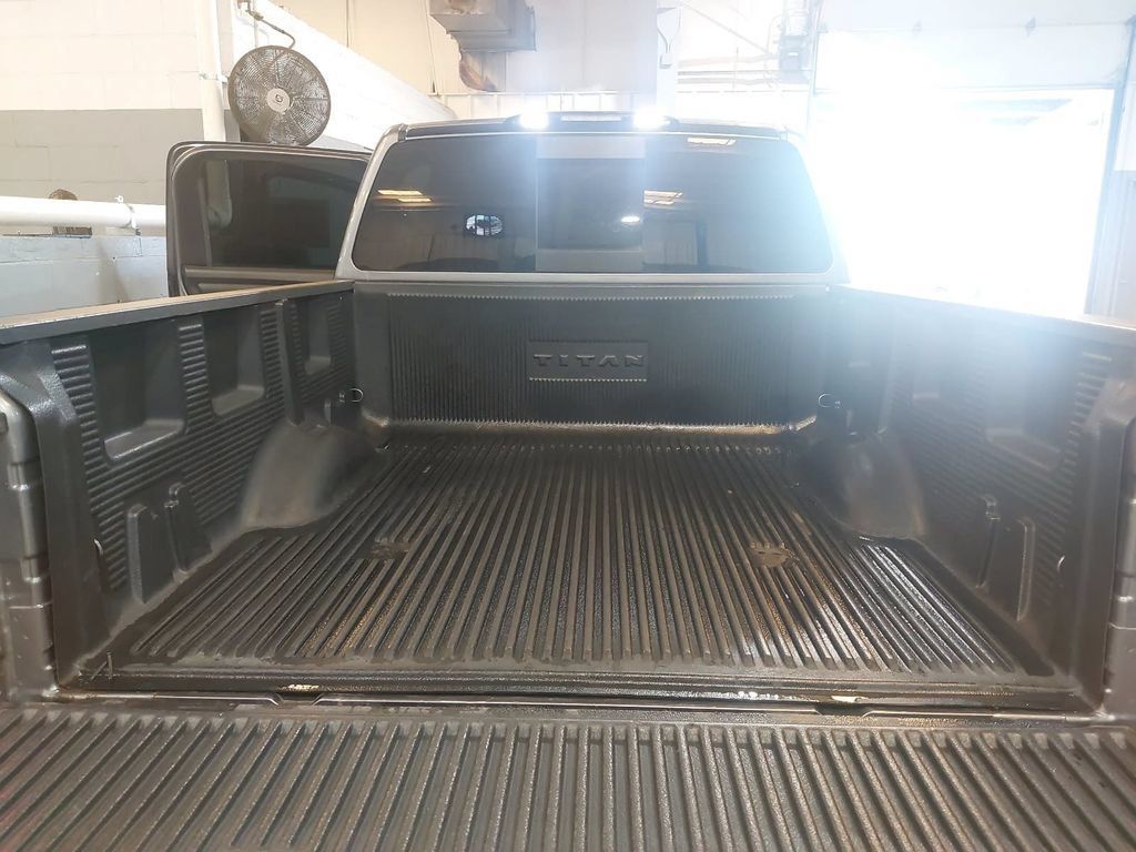 Used 2018 Nissan Titan SV w/ SV Convenience Package AWD/4WD image 12