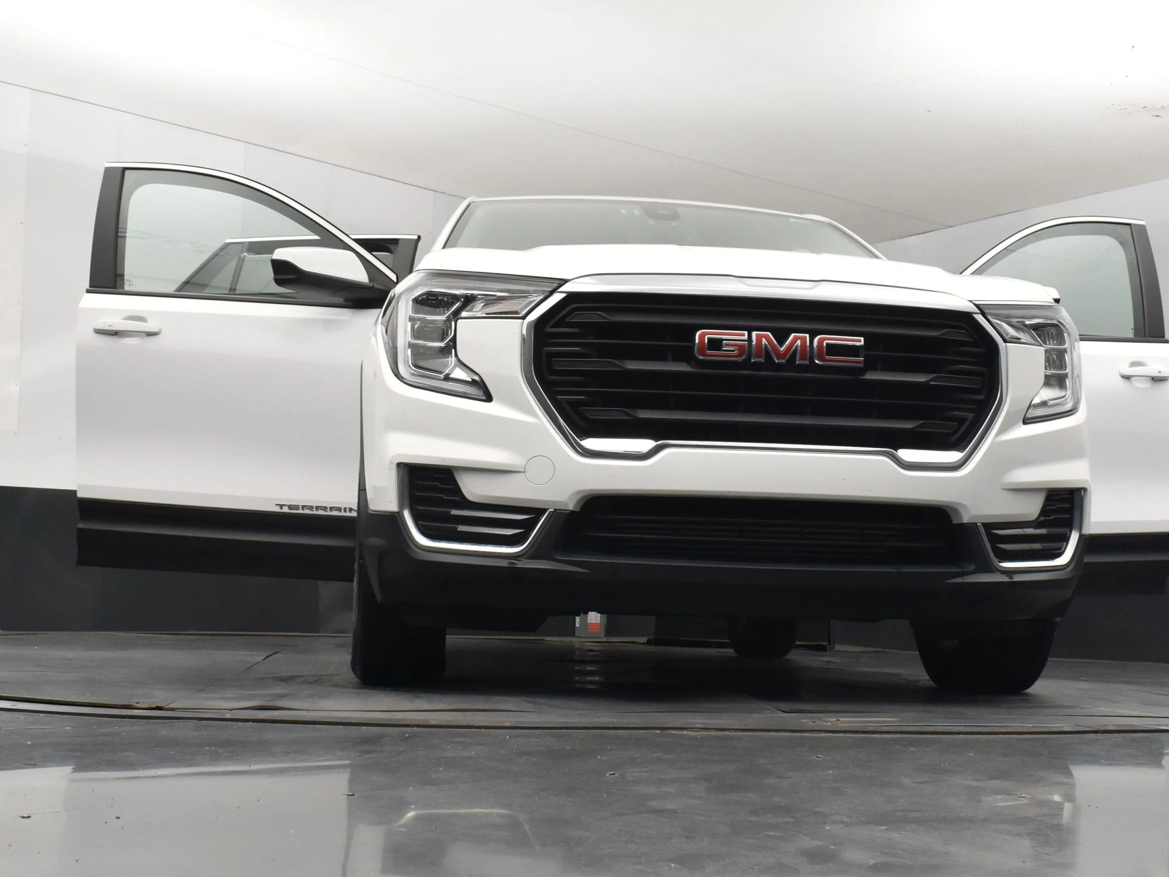 Used 2024 GMC Terrain SLE AWD/4WD image 8