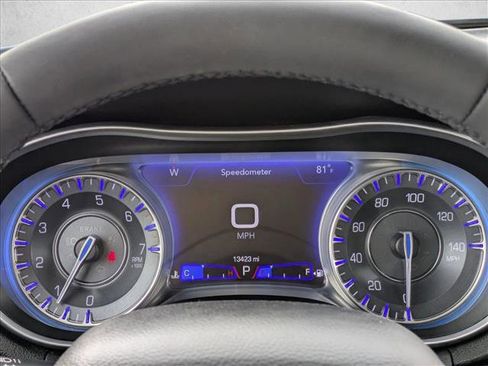 Used 2023 Chrysler 300 Touring w/ Sport Appearance Package image 11