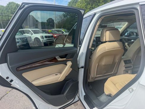 Used 2019 Audi Q5 2.0T Premium w/ Convenience Package AWD/4WD image 16