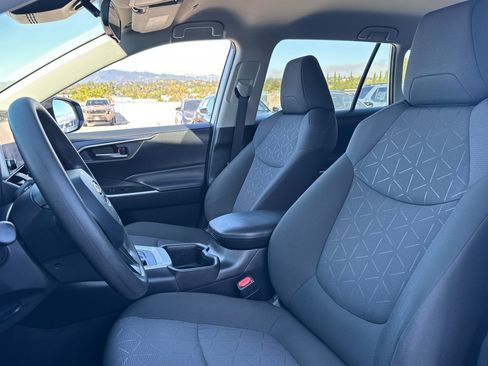 Used 2024 Toyota RAV4 XLE AWD/4WD image 28