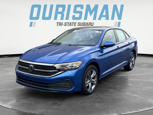Used 2024 Volkswagen Jetta SE w/ Panoramic Sunroof Package FWD image 2