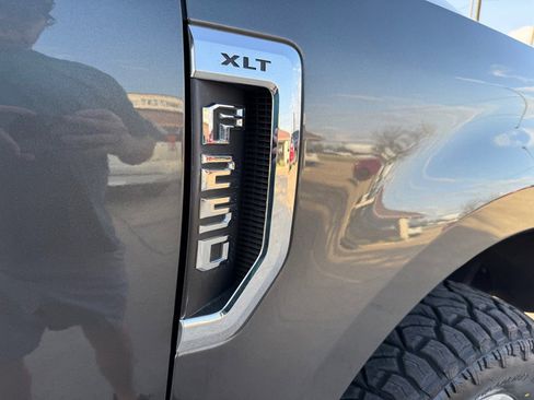 Used 2017 Ford F250 XLT w/ XLT Value Package image 9