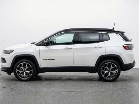 Used 2025 Jeep Compass Limited image 5