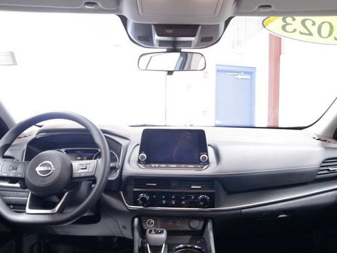 Used 2023 Nissan Rogue S image 15