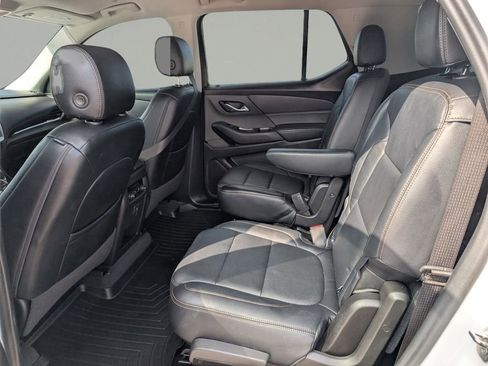 Used 2021 Chevrolet Traverse LT image 15