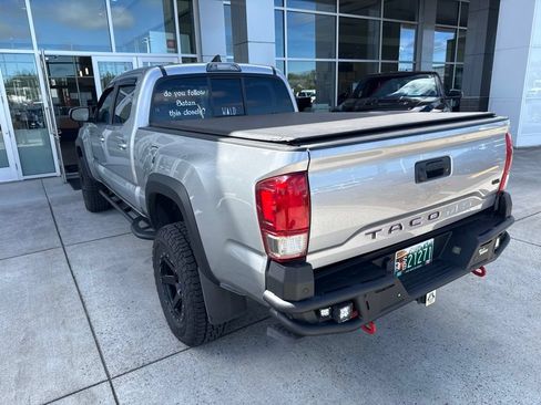 Used 2016 Toyota Tacoma TRD Sport AWD/4WD image 6