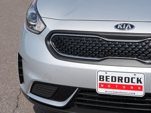 Used 2017 Kia Niro LX FWD image 9
