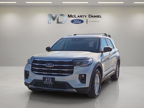 Used 2025 Ford Explorer Active w/ Active Comfort Package RWD image 2