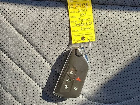 Certified 2025 Volkswagen Tiguan SE image 36