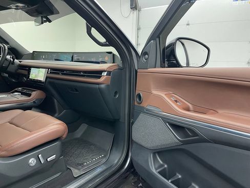 Used 2025 Lincoln Navigator L Reserve AWD/4WD image 51