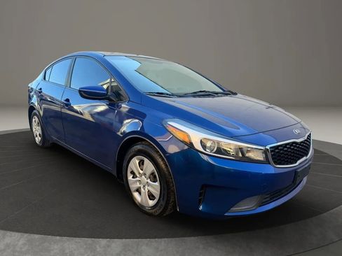Used 2017 Kia Forte LX image 3