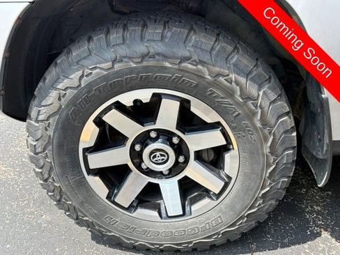 Used 2020 Toyota 4Runner TRD Off-Road AWD/4WD image 10