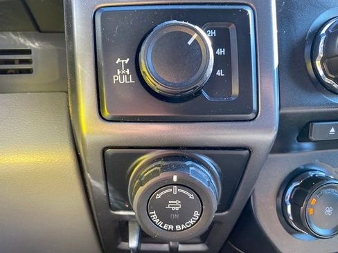 Used 2018 Ford F150 XLT w/ Trailer Tow Package image 16