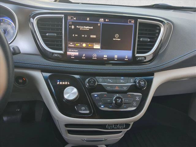 Used 2021 Chrysler Pacifica Touring FWD image 14