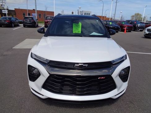 Used 2023 Chevrolet TrailBlazer RS w/ Sun and Liftgate Package image 2