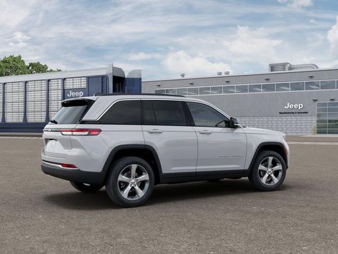 New 2026 Jeep Grand Cherokee Limited w/ Luxury Tech Group II AWD/4WD image 4