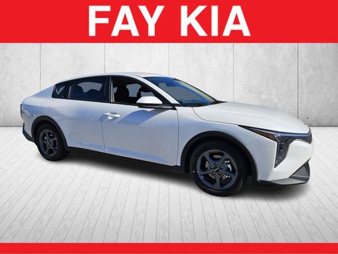 New 2025 Kia K4 LXS image 1