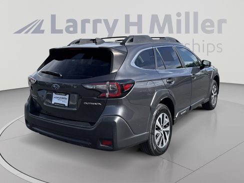 Used 2023 Subaru Outback Premium AWD/4WD image 5