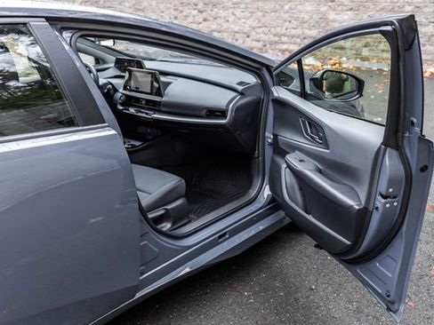 Used 2025 Toyota Prius LE FWD image 15