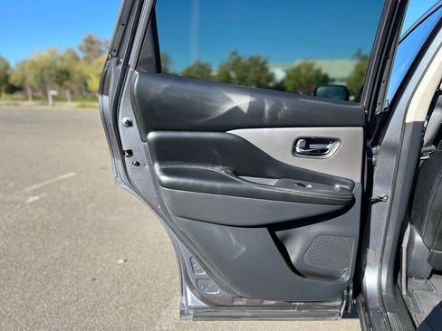 Used 2019 Nissan Murano S FWD image 11