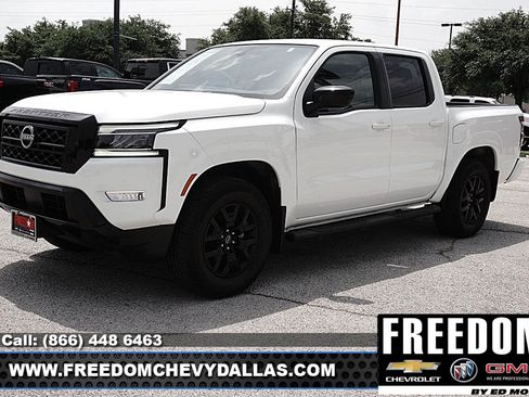 Used 2023 Nissan Frontier SV w/ Midnight Edition Package RWD image 3